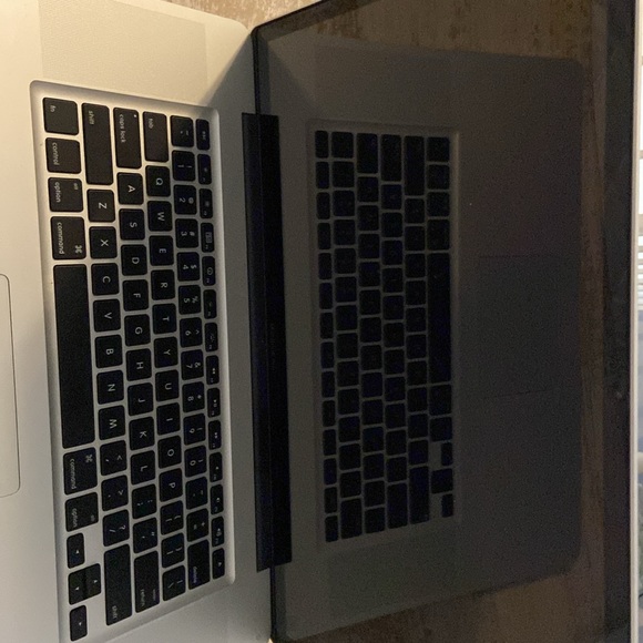 Apple Used Laptop - Picture 12 of 14